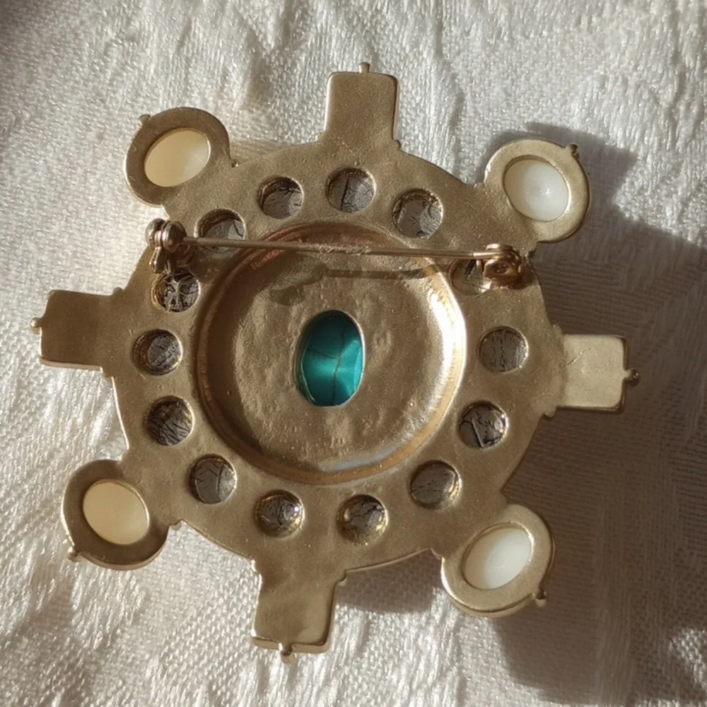 Nwot Chicos Isabella faux Turquoise and faux pearl coin two toned Brooch